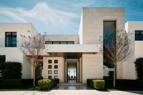 Fassade aus hellen Kuben, Hauseingang e85f3d39-e33c-43f5-845e-778901e8d721.jpg