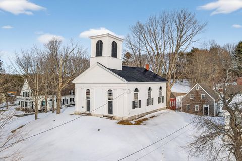 Schneebedeckte Häuser und Garagen, aus der Luft gesehen. 8f9c0c7ee58de7defca5339d592687c6-63.jpg