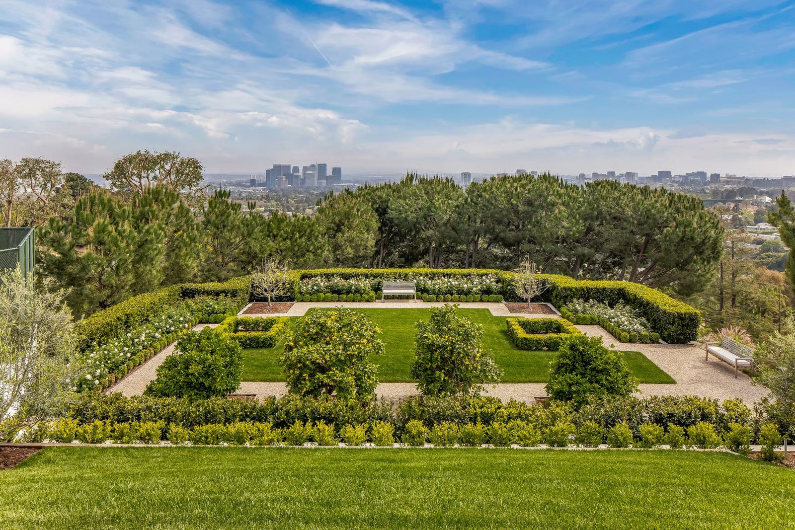 parkähnlicher Garten ece4f393-67d9-457c-bf59-ed856b59d486.jpg