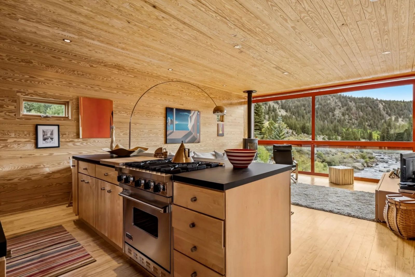  Ranch_9_1350x900.jpg