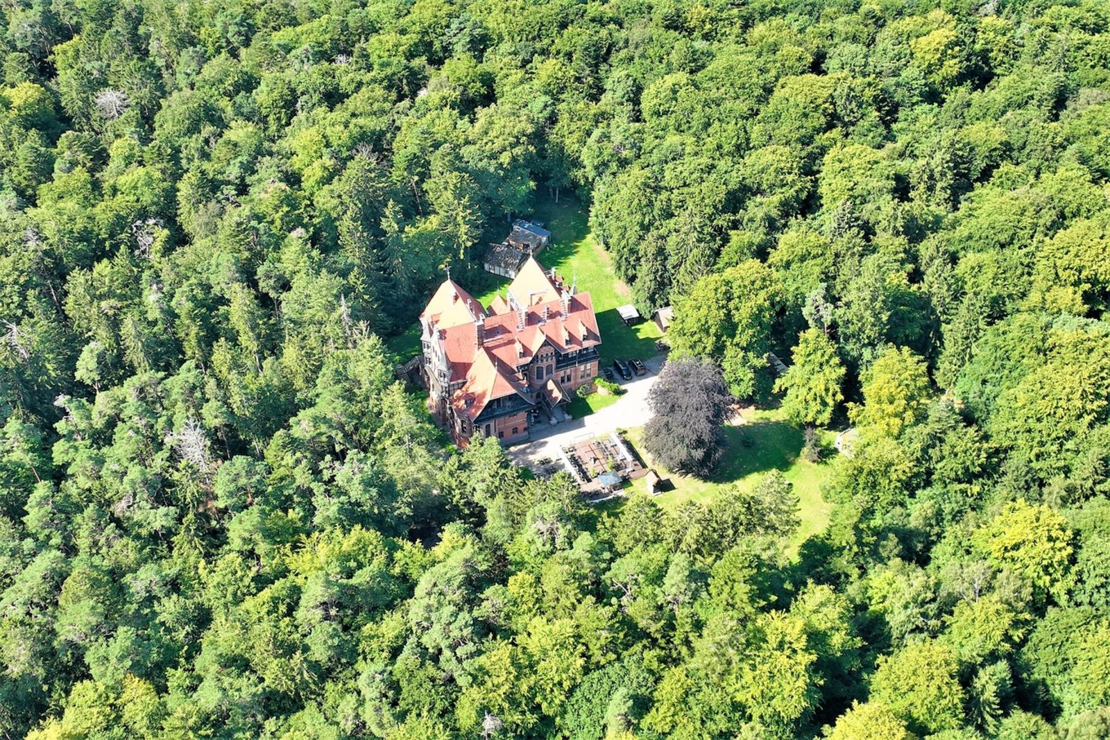 Luftbild, waldreiche Umgebung, Alleinlage 1_Luftbild_waldreiche_Umgebung_Alleinlage.jpg