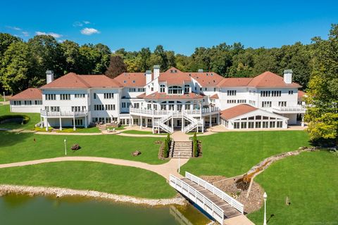 Anwesen vom See aus HD_1756488338234_133_web_or_mls_50_poplar_hill_dr.JPEG