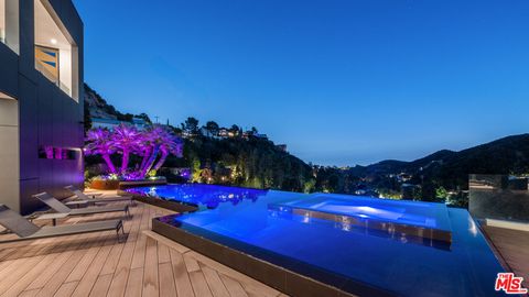 Pool in der Dämmerung origin_Kiss3.jpg