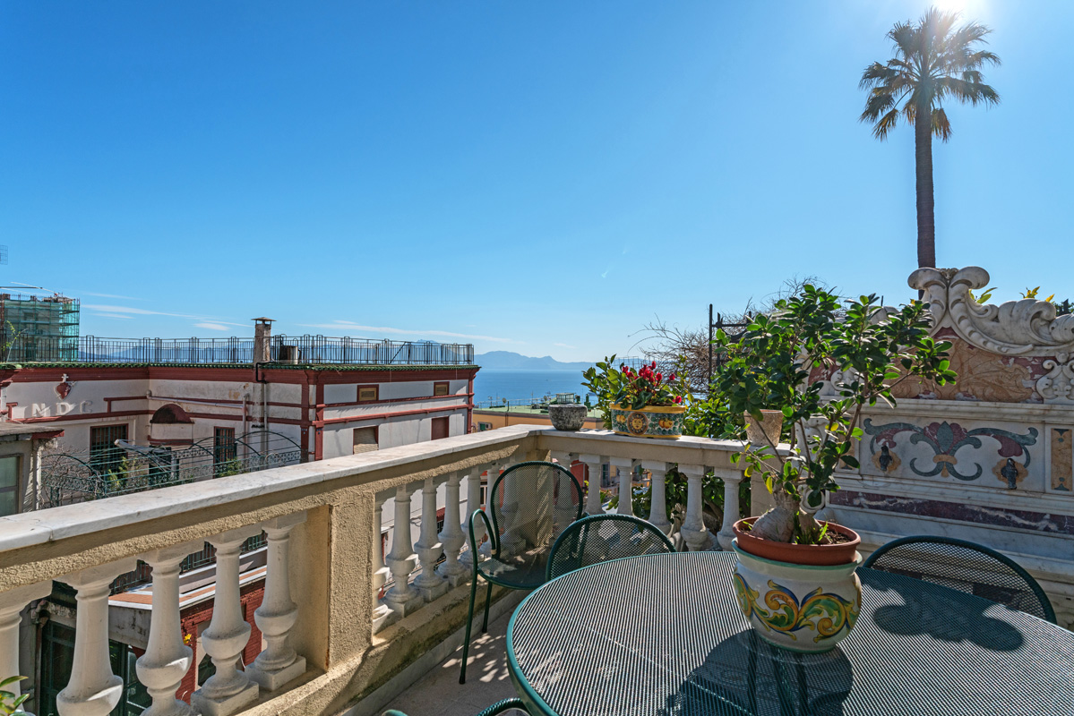 Blick vom Balkon Neapel.jpg