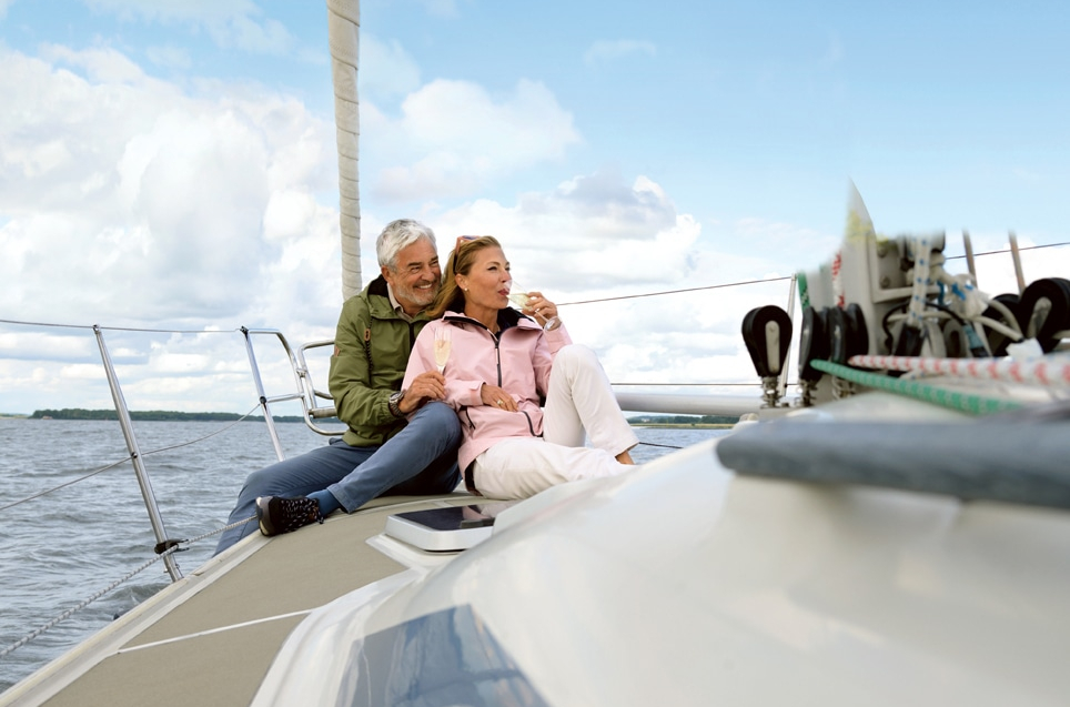 Paar auf Segelschiff wertfaktor_Pressebild_Paar_Segelschiff.jpg