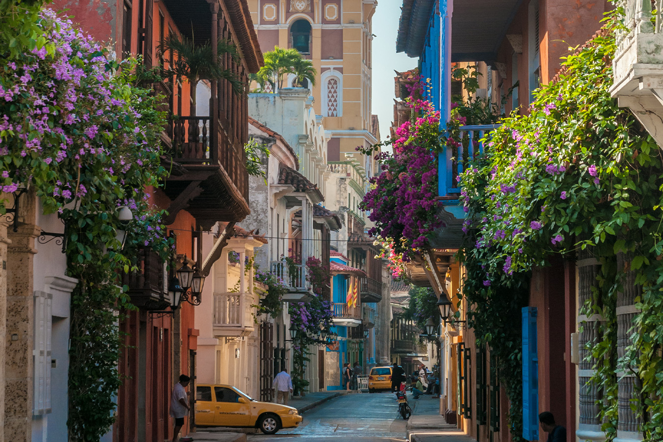 Streets of Cartagena, Colombia 1350x900_Website_Tra__ume_Lateinamerika_AdobeStock_94175700_javarman.jpg
