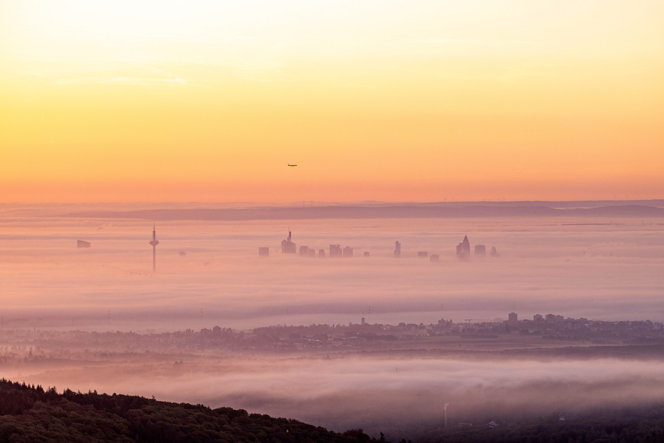 Sonnenaufgang Wolkenkratzer 381849023.jpg