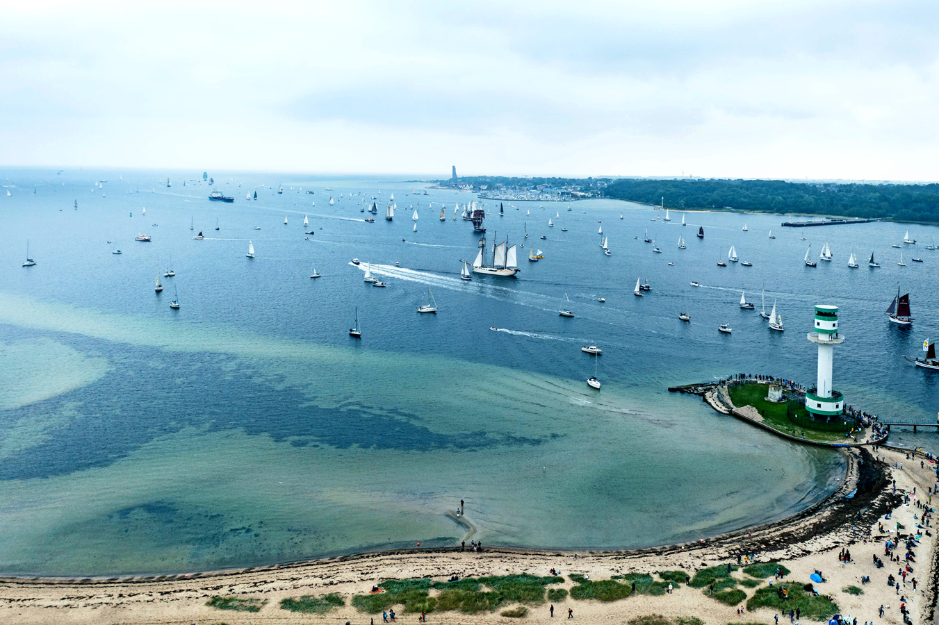 Leuchtturm Friedrichsort in Kiel Seglerparade_Kiel-Marketing_Jan_Michael_Boeckmann.jpg