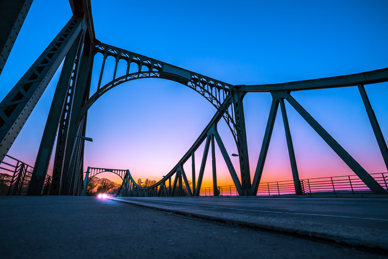 Glienicker Brücke Potsdam iStock-1144316121.jpg