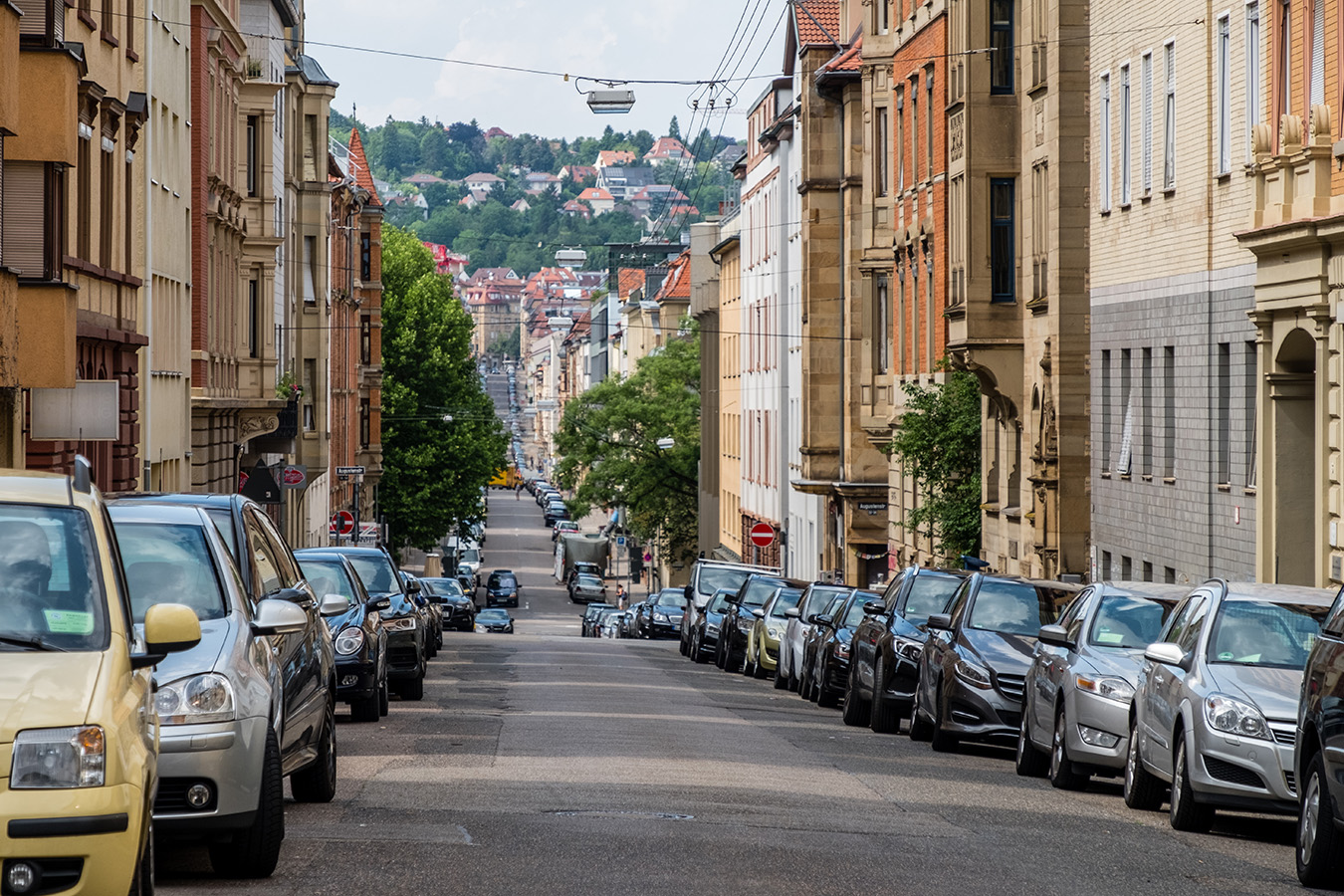 Straßenflucht in Stuttgart 1350x900_Website_Tra__umeOrte_AdobeStock_226849369_Schmendrax.jpg
