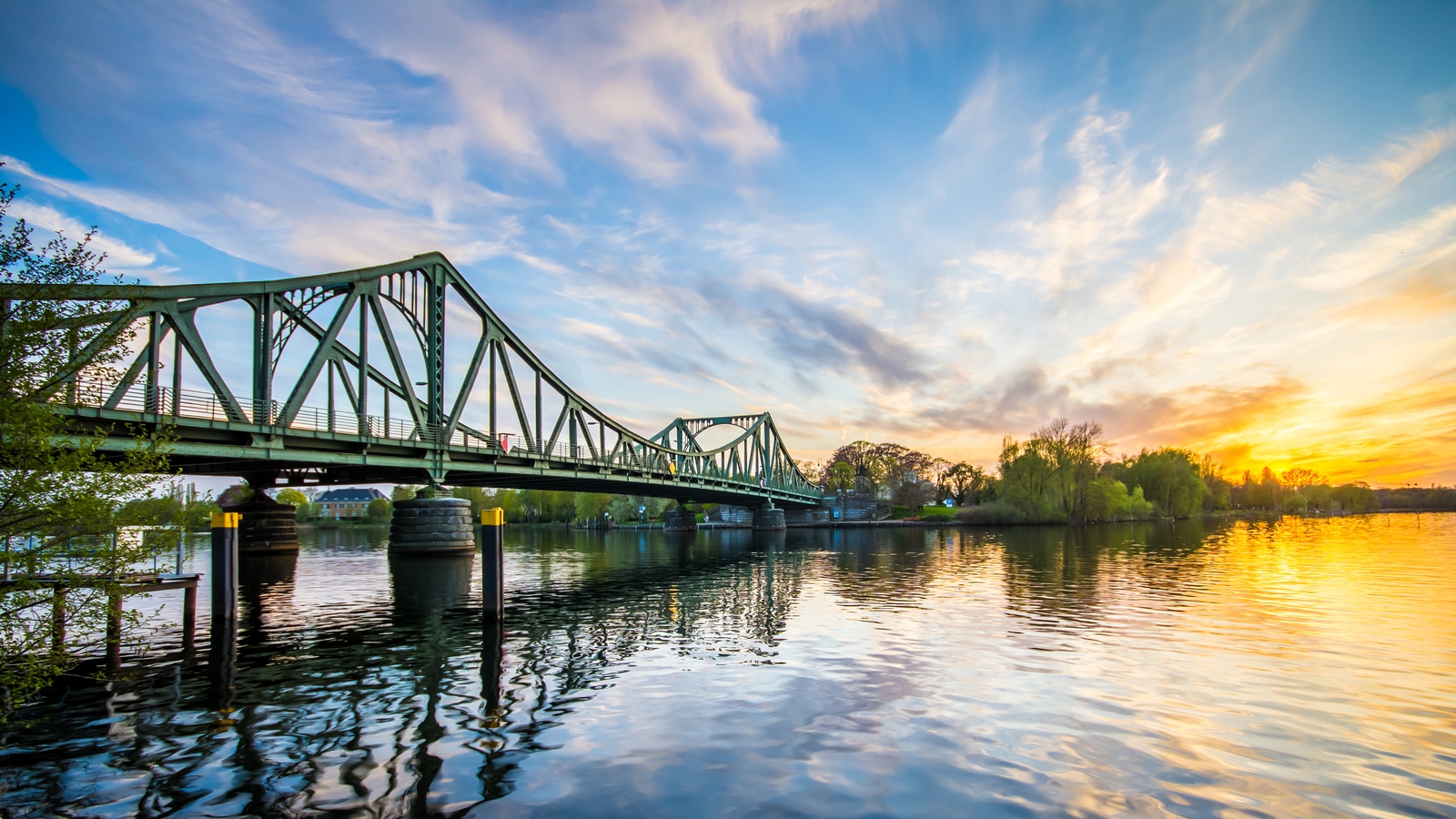 Brücke Berlin Potsdam AdobeStock_115199739_powell83.jpeg