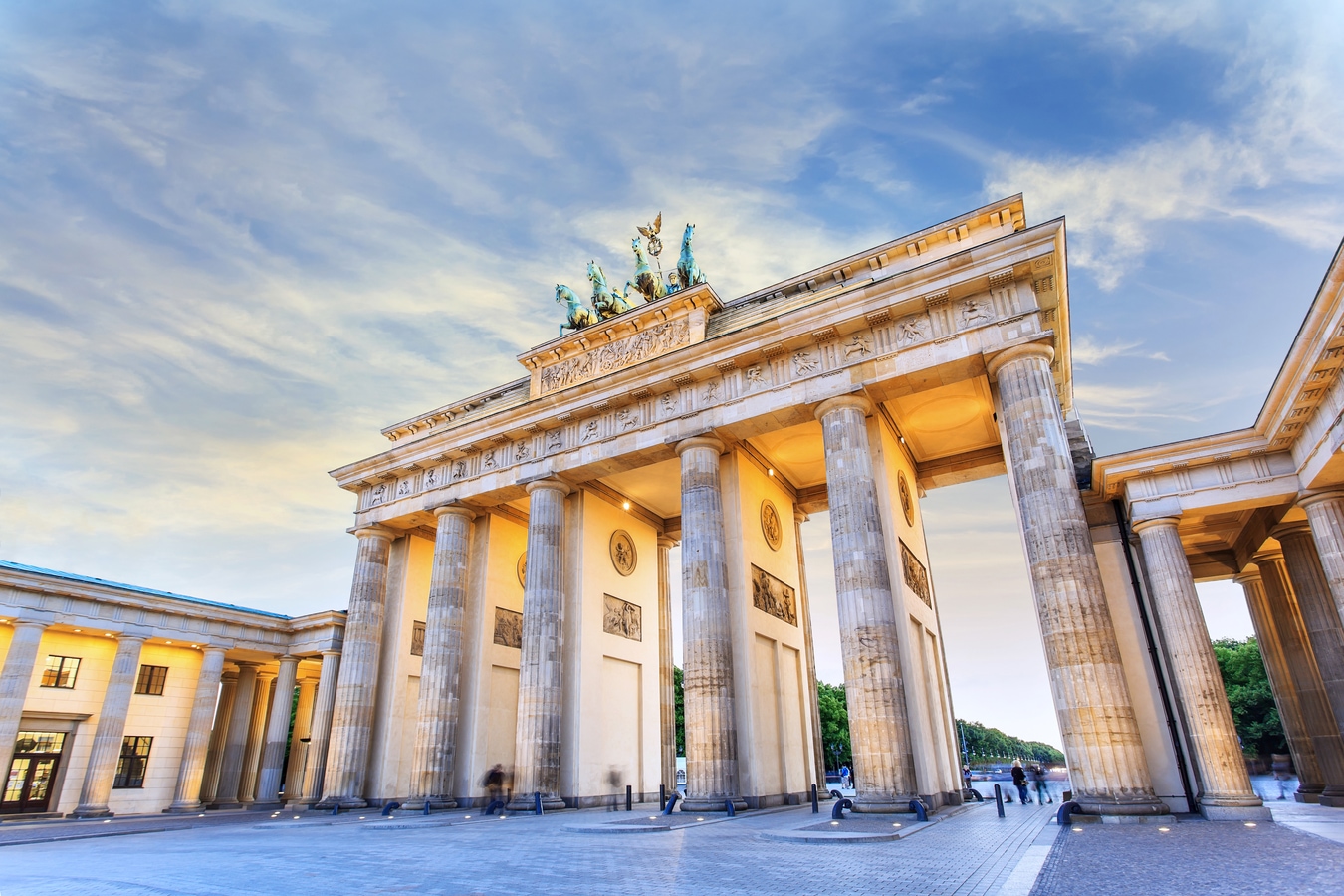 Brandenburger Tor AdobeStock_62322100_Noppasinw.jpeg
