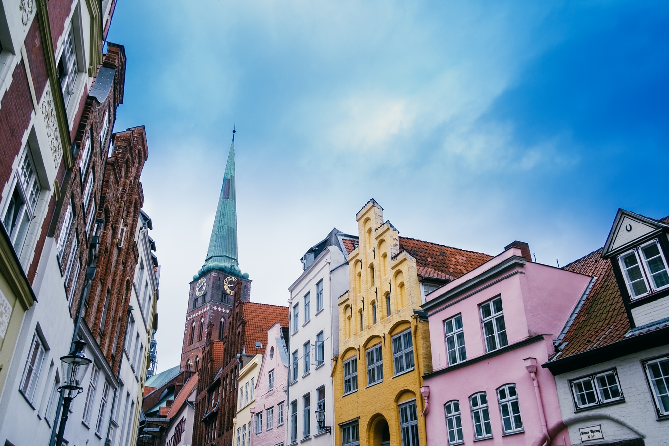 Gebäude der Lübecker Altstadt AdobeStock_120160848_Kotarl.jpeg