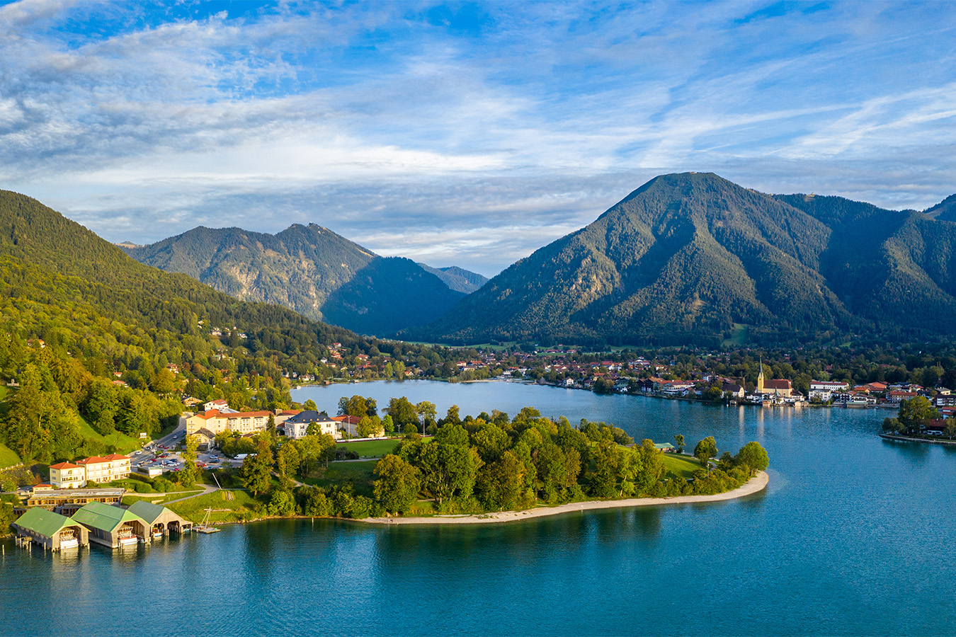 Tegernsee, Germany. Lake Tegernsee in Rottach-Egern (Bavaria), Germany near the Austrian border. Aerial view of the lake "Tegernsee" in the Alps of Bavaria. Bad Wiessee. Tegernsee lake in Bavaria. 1350x900_Website_Traeume_Bayeriche_Seen_AdobeStock_313571598_daliu.jpg
