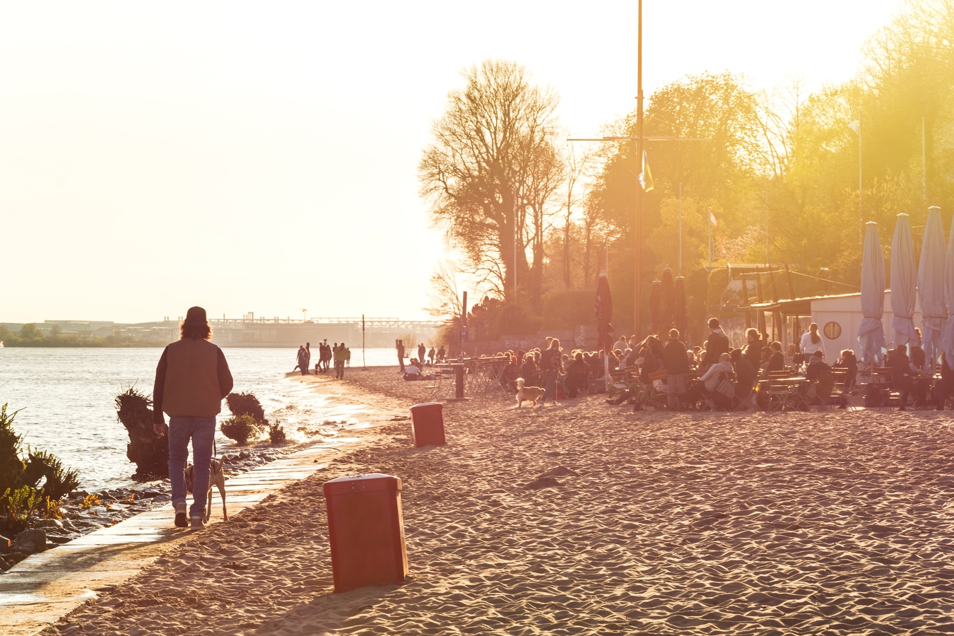  Elbstrand_Abend_Bar.jpg