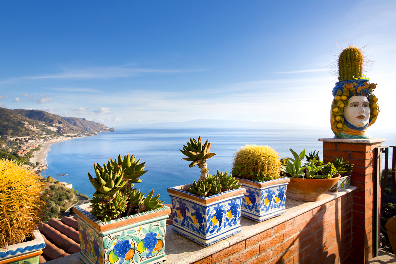 Blick auf Strand Sizilien iStock-498833647.jpg