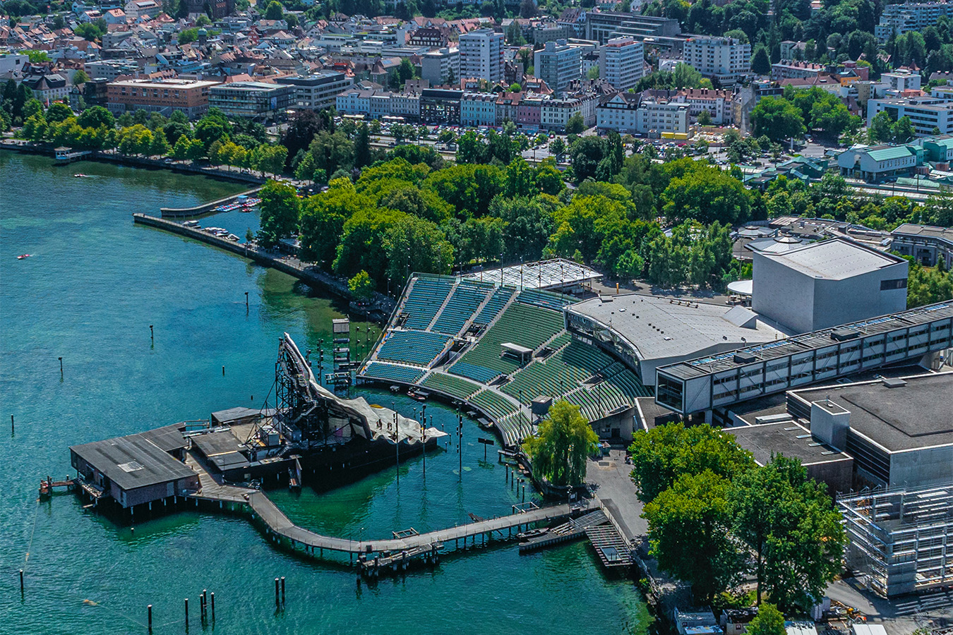Bregenz Seebühne aus der Luft 1350x900_Website_AdobeStock_1276163091_ARochau.jpg