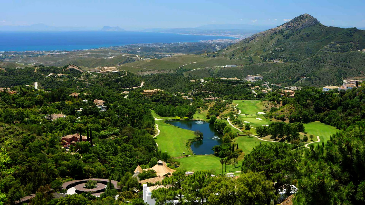 Costa del Sol Luftaufnahme Golfplatz bis Meer 5_villaforsalelazagaleta_la-zagaleta-country-club-house-and-golf.jpg
